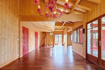 MAISON FAMILIALE EN BOIS DE 110 M² AVEC TERRASSES À PETIT PIQUEY SUR LA PRESQU’ÎLE DU CAP FERRET