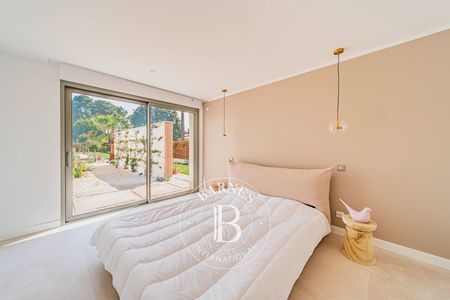 VILLA D’ARCHITECTE STYLE CALIFORNIEN, AVEC PISCINE ET GARAGE