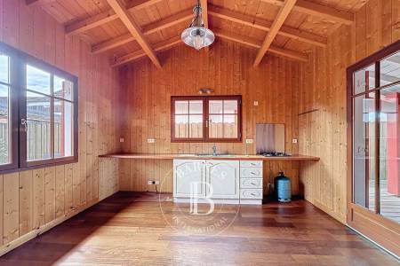 MAISON FAMILIALE EN BOIS DE 110 M² AVEC TERRASSES À PETIT PIQUEY SUR LA PRESQU’ÎLE DU CAP FERRET