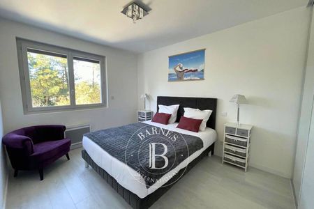 7. Piscine chauffée entourée d’un jardin paysager, villa au Pyla-sur-Mer
