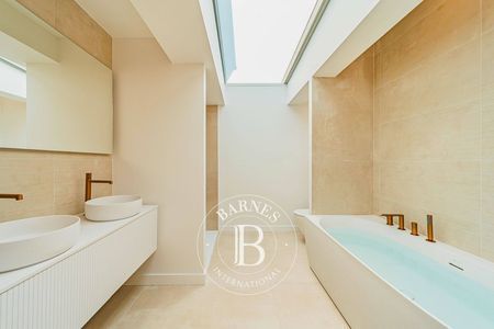 VILLA D’ARCHITECTE STYLE CALIFORNIEN, AVEC PISCINE ET GARAGE