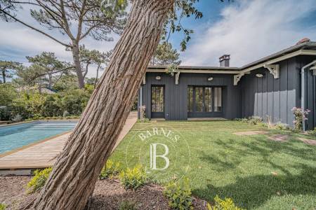 VILLA EN BOIS AVEC PISCINE DANS LE CENTRE DU CAP FERRET