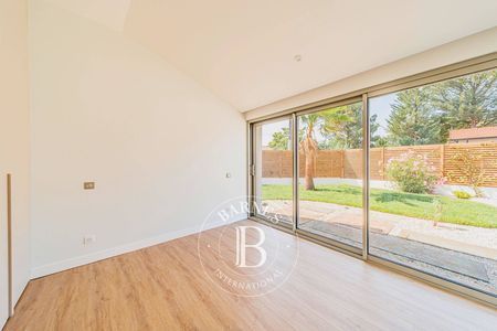 VILLA D’ARCHITECTE STYLE CALIFORNIEN, AVEC PISCINE ET GARAGE