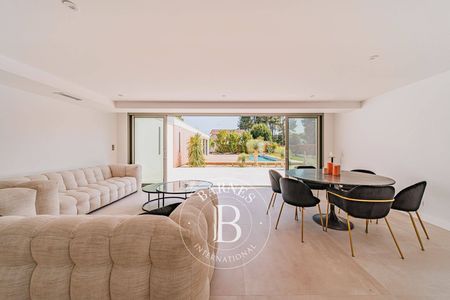 VILLA D’ARCHITECTE STYLE CALIFORNIEN, AVEC PISCINE ET GARAGE