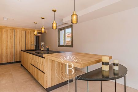 VILLA D’ARCHITECTE STYLE CALIFORNIEN, AVEC PISCINE ET GARAGE