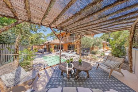 VILLA DE STYLE FERRET-CAPIEN AVEC PISCINE ET 5 CHAMBRES AU PYLA-SUR-MER