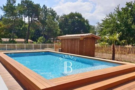 Quatre chambres spacieuses, villa familiale en première ligne