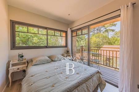 VILLA DE STYLE FERRET-CAPIEN AVEC PISCINE ET 5 CHAMBRES AU PYLA-SUR-MER