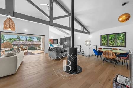 VILLA AVEC 4 CHAMBRES, PISCINE ET SALLE DE SPORT, ET PLAGE À PIED AU PYLA-SUR-MER