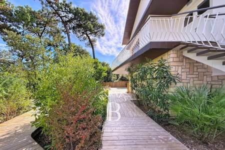 VILLA FAMILIALE RÉNOVÉE AVEC PISCINE À PIRAILLAN, SUR LA PRESQU’ÎLE DU CAP FERRET