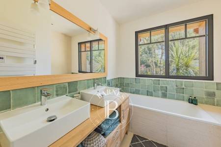 VILLA DE STYLE FERRET-CAPIEN AVEC PISCINE ET 5 CHAMBRES AU PYLA-SUR-MER