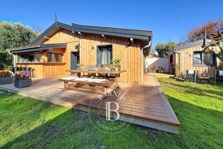 ENSEMBLE DE DEUX MAISONS RÉNOVÉES AU PIED DES DUNES AU CAP FERRET