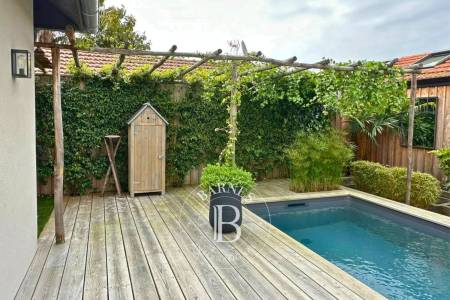 ÉLÉGANTE MAISON CONTEMPORAINE AVEC PISCINE AU COEUR D’ARCACHON, PROCHE PLAGE
