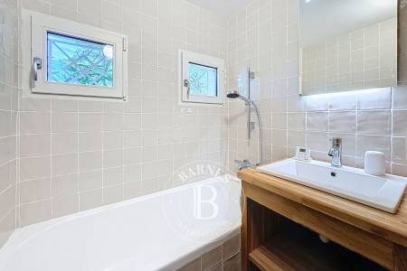 VILLA FAMILIALE RÉNOVÉE AVEC PISCINE À PIRAILLAN, SUR LA PRESQU’ÎLE DU CAP FERRET