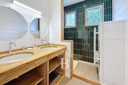 VILLA FAMILIALE RÉNOVÉE AVEC PISCINE À PIRAILLAN, SUR LA PRESQU’ÎLE DU CAP FERRET