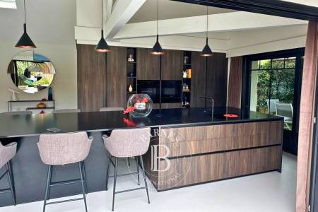 ÉLÉGANTE MAISON CONTEMPORAINE AVEC PISCINE AU COEUR D’ARCACHON, PROCHE PLAGE