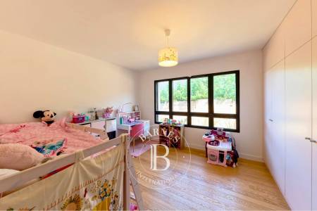 Maison familiale avec 4 chambres et jardin arboré – Bassin d’Arcachon