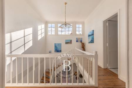 VILLA EN PREMIÈRE LIGNE AVEC ACCÈS PRIVATIF À LA PLAGE D'ARCACHON