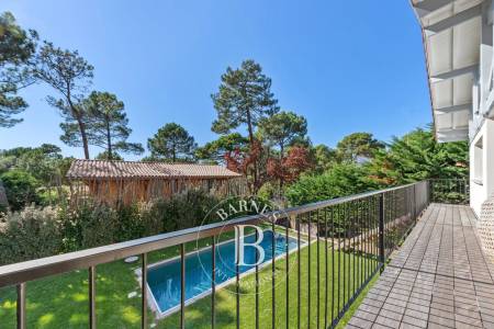 VILLA AVEC 4 CHAMBRES, PISCINE ET SALLE DE SPORT, ET PLAGE À PIED AU PYLA-SUR-MER