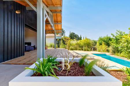 Jardin paysagé avec terrasse sans vis-à-vis – immobilier de prestige