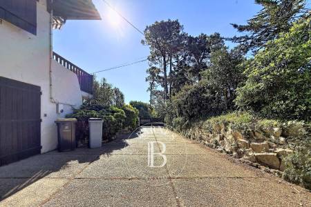VILLA À RÉNOVER AVEC STUDIO INDÉPENDANT SUR TERRAIN DE 1 200 M² AU DOMAINE DE LA FORÊT À ARCACHON