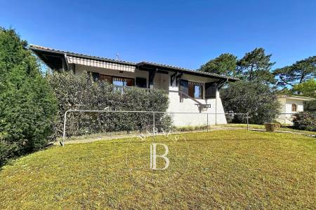 VILLA À RÉNOVER AVEC STUDIO INDÉPENDANT SUR TERRAIN DE 1 200 M² AU DOMAINE DE LA FORÊT À ARCACHON