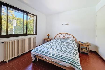 VILLA À RÉNOVER AVEC STUDIO INDÉPENDANT SUR TERRAIN DE 1 200 M² AU DOMAINE DE LA FORÊT À ARCACHON