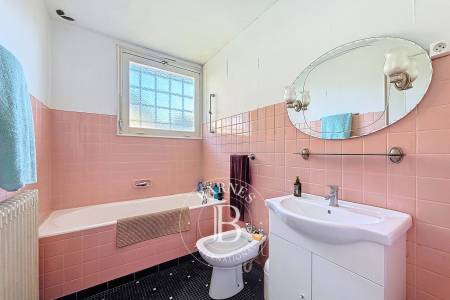 VILLA À RÉNOVER AVEC STUDIO INDÉPENDANT SUR TERRAIN DE 1 200 M² AU DOMAINE DE LA FORÊT À ARCACHON