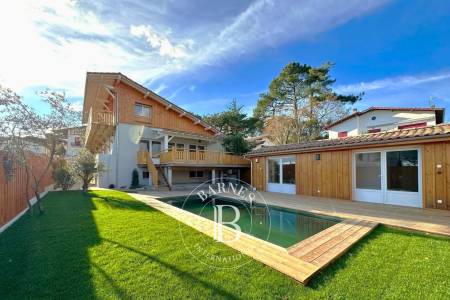 MAGNIFIQUE VILLA FAMILIALE AVEC PISCINE ET VUE BASSIN À GRAND PIQUEY