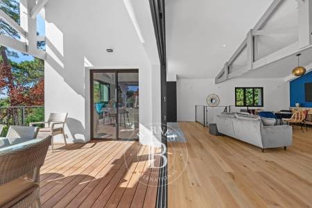 VILLA AVEC 4 CHAMBRES, PISCINE ET SALLE DE SPORT, ET PLAGE À PIED AU PYLA-SUR-MER