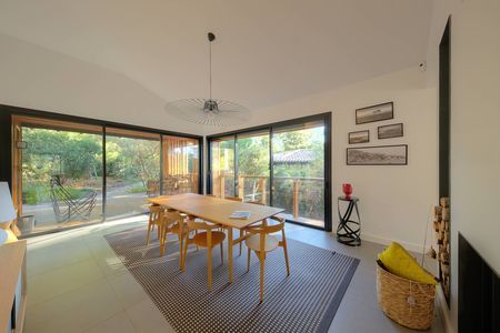 VILLA EN BOIS A VENDRE A PROXIMITÉ DU CERCLE DE VOILE DU PYLA