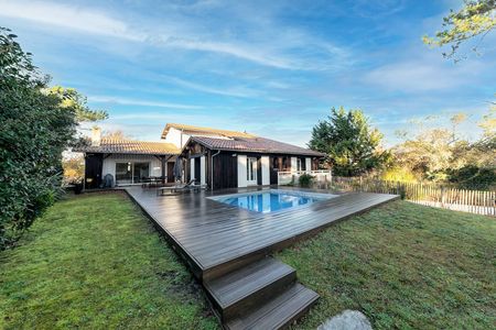 A VENDRE JOLIE VILLA EN BOIS PYLA SUR MER