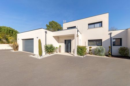 VILLA DE STYLE CALIFORNIEN A VENDRE GUJAN MESTRAS