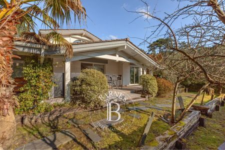 Immobilier de prestige sur le Bassin d’Arcachon, maison avec piscine et jacuzzi