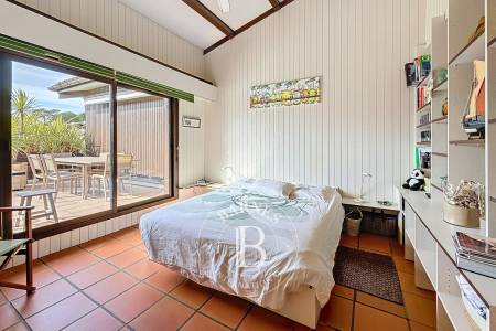 APPARTEMENT T5 EN DUPLEX AVEC TERRASSE EN CŒUR DE VILLAGE – CAP FERRET