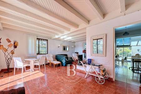VILLA À RÉNOVER AVEC STUDIO INDÉPENDANT SUR TERRAIN DE 1 200 M² AU DOMAINE DE LA FORÊT À ARCACHON