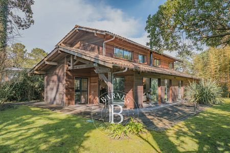Villa en bois de 180 m² à vendre au Cap Ferret, emplacement recherché