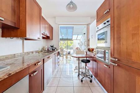 VILLA À RÉNOVER AVEC STUDIO INDÉPENDANT SUR TERRAIN DE 1 200 M² AU DOMAINE DE LA FORÊT À ARCACHON