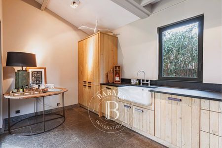 Cuisine ouverte équipée, villa moderne et fonctionnelle sur le Bassin d’Arcachon