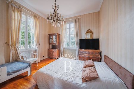 Jardin privé et sans vis-à-vis dans une villa à Arcachon - immobilier de luxe.