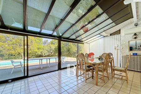 VILLA À RÉNOVER AVEC STUDIO INDÉPENDANT SUR TERRAIN DE 1 200 M² AU DOMAINE DE LA FORÊT À ARCACHON