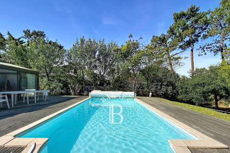 VILLA À RÉNOVER AVEC STUDIO INDÉPENDANT SUR TERRAIN DE 1 200 M² AU DOMAINE DE LA FORÊT À ARCACHON