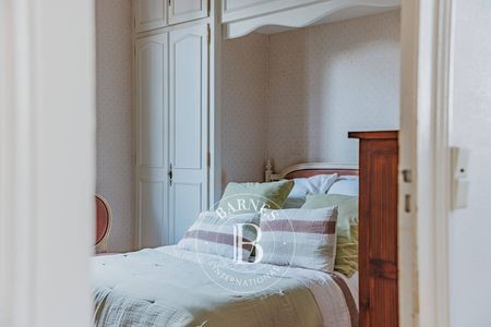 Grand garage dans une villa proche de la plage au Bassin d’Arcachon.