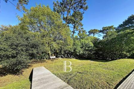 VILLA À RÉNOVER AVEC STUDIO INDÉPENDANT SUR TERRAIN DE 1 200 M² AU DOMAINE DE LA FORÊT À ARCACHON