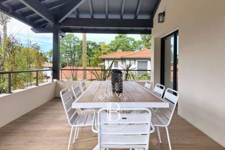 VILLA NEUVE D'EXCEPTION DE 255 M² AVEC PISCINE ET SPA AUX ABATILLES À ARCACHON