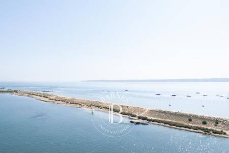 VILLA EN PREMIÈRE LIGNE AVEC VUE PANORAMIQUE SUR LE BASSIN AU CAP FERRET