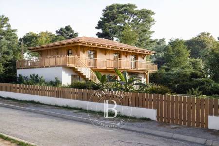 VILLA ENTIÈREMENT RÉNOVÉE AVEC VUE SUR LE BASSIN ET PISCINE AU PYLA-SUR-MER