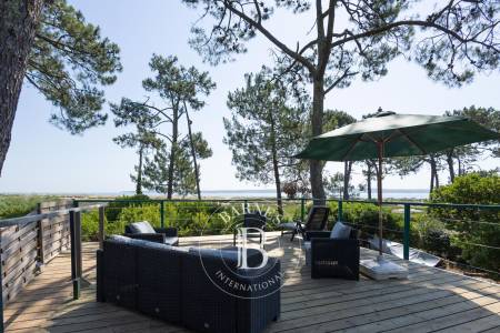 VILLA EN PREMIÈRE LIGNE AVEC VUE PANORAMIQUE SUR LE BASSIN AU CAP FERRET