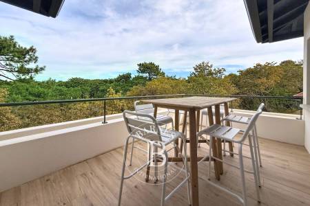 VILLA NEUVE D'EXCEPTION DE 255 M² AVEC PISCINE ET SPA AUX ABATILLES À ARCACHON