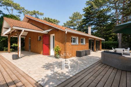 VILLA EN PREMIÈRE LIGNE AVEC VUE PANORAMIQUE SUR LE BASSIN AU CAP FERRET